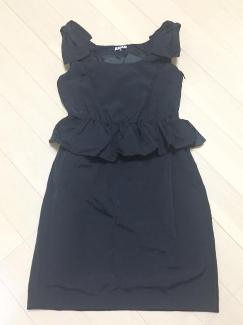 ANAP黒肩リボンペプラムドレスワンピース普段着からオケージョン < ブランド ANAP黒肩リボンペプラムドレスワンピース普段着からオケージョン < ブランドの