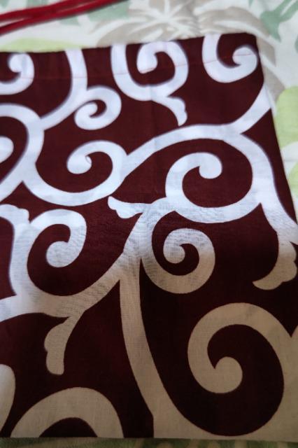 ★処分品★新品赤×唐草模様大柄ナナメ掛巾着袋 < キッズ/ベビー  ★処分品★新品赤×唐草模様大柄ナナメ掛巾着袋 < キッズ/ベビーの