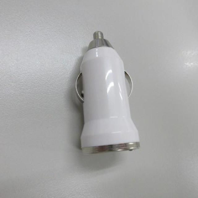 USB カーチャージャーiPhone 4S 対応 車載用充電器 < 自動車/バイク USB カーチャージャーiPhone 4S 対応 車載用充電器 < 自動車/バイク