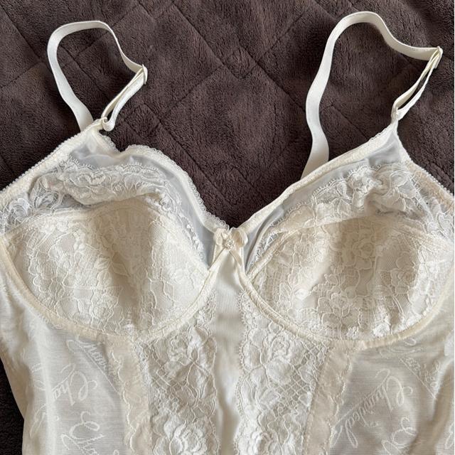 タンス整理品 衣類 おまとめOK ホームクリーニング済み ボディスーツ クリーム色 D80 < 女性ファッション  タンス整理品 衣類 おまとめOK ホームクリーニング済み ボディスーツ クリーム色 D80 < 女性ファッションの