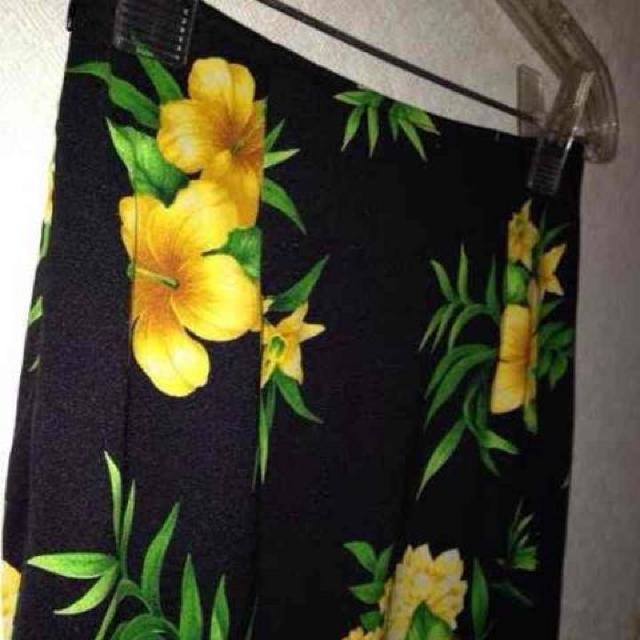 プラチナム◆イエロー ハイビスカス  タイト スカート M < 女性ファッション  プラチナム◆イエロー ハイビスカス  タイト スカート M < 女性ファッションの