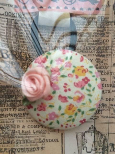 ハンドメイド ヘアゴム 特大 くるみボタン 小花 コットン ピンク < 女性ファッション  ハンドメイド ヘアゴム 特大 くるみボタン 小花 コットン ピンク < 女性ファッションの