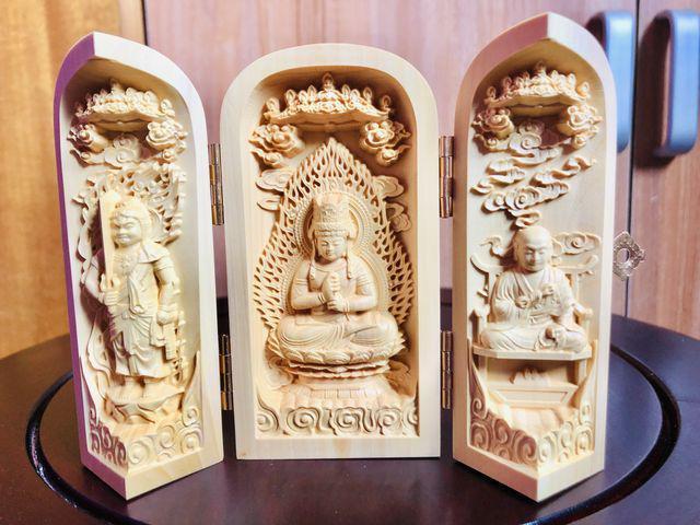 送料無料 柘植木彫仏像 真言宗 三尊像開閉式 < インテリア/ライフ  送料無料 柘植木彫仏像 真言宗 三尊像開閉式 < インテリア/ライフの