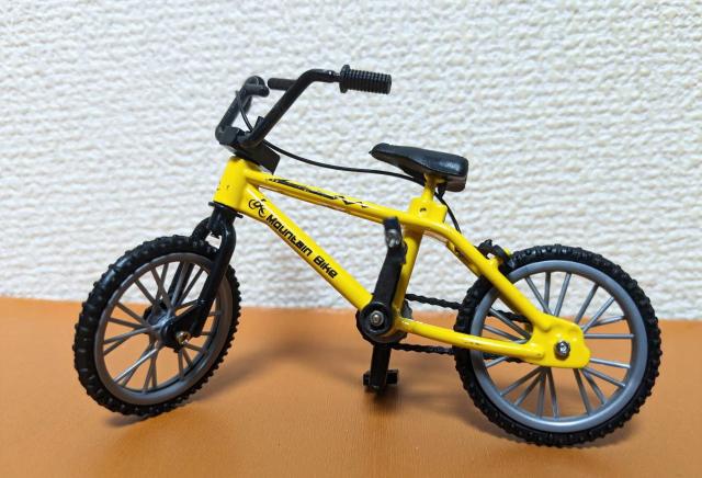 ミニチュア★自転車★マウンテンバイク★イエロー★リアル★チェーンもついていて車輪やペダルも回ります★色違いあります★ドールハウス★ < おもちゃ  ミニチュア★自転車★マウンテンバイク★イエロー★リアル★チェーンもついていて車輪やペダルも回ります★色違いあります★ドールハウス★ < おもちゃの