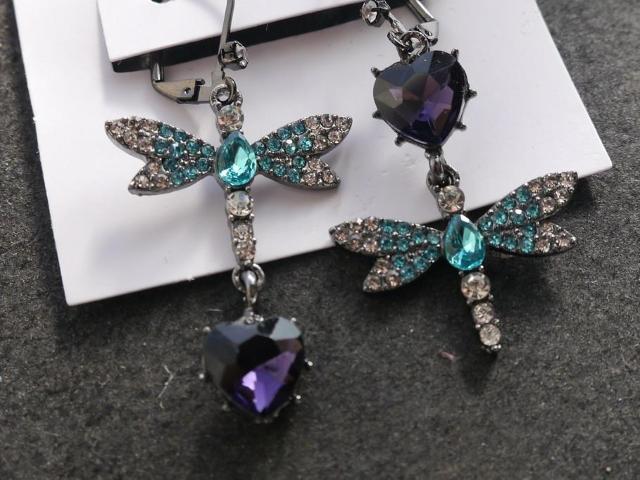 新品 ゴスロリ姫系 アンティーク調トンボと紫ハートストーンピアス BETSEY JOHNSON < 女性アクセサリー/時計 新品 ゴスロリ姫系 アンティーク調トンボと紫ハートストーンピアス BETSEY JOHNSON < 女性アクセサリー/時計の