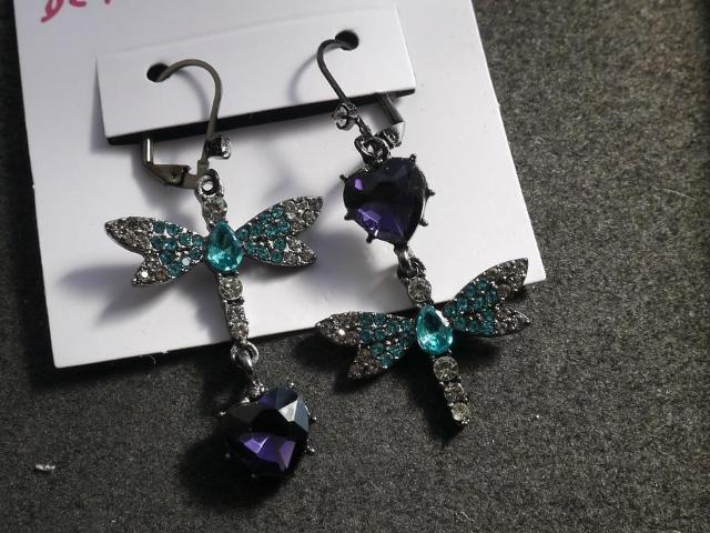 新品 ゴスロリ姫系 アンティーク調トンボと紫ハートストーンピアス BETSEY JOHNSON < 女性アクセサリー/時計 新品 ゴスロリ姫系 アンティーク調トンボと紫ハートストーンピアス BETSEY JOHNSON < 女性アクセサリー/時計の