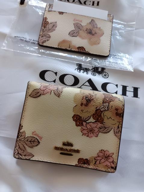 COACH★2つ折り財布★柔らかレザー持ち心地良し★素敵な花柄★美品★コーチ★送料無料★ < ブランド COACH★2つ折り財布★柔らかレザー持ち心地良し★素敵な花柄★美品★コーチ★送料無料★ < ブランドの