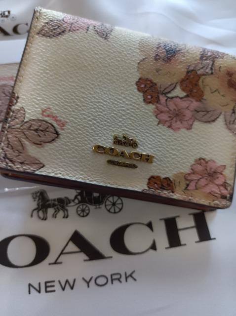 COACH★2つ折り財布★柔らかレザー持ち心地良し★素敵な花柄★美品★コーチ★送料無料★ < ブランド COACH★2つ折り財布★柔らかレザー持ち心地良し★素敵な花柄★美品★コーチ★送料無料★ < ブランドの
