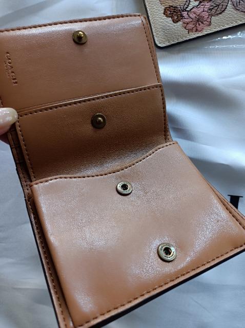 COACH★2つ折り財布★柔らかレザー持ち心地良し★素敵な花柄★美品★コーチ★送料無料★ < ブランド COACH★2つ折り財布★柔らかレザー持ち心地良し★素敵な花柄★美品★コーチ★送料無料★ < ブランドの