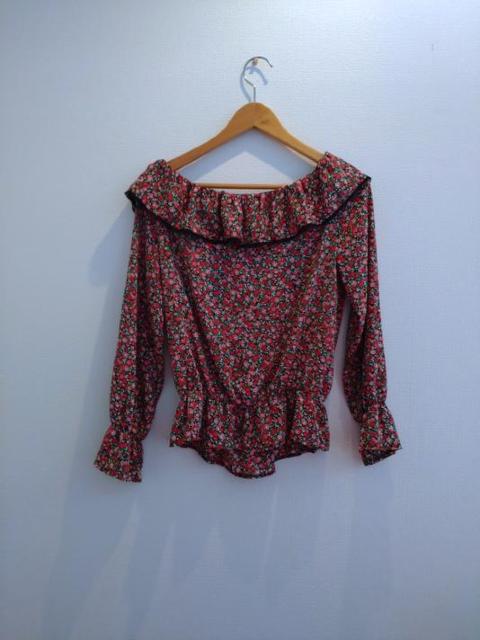 セシルマクビー◆レッド 花柄 フリル サラサラ カットソー ブラウス サイズ9 < ブランド セシルマクビー◆レッド 花柄 フリル サラサラ カットソー ブラウス サイズ9 < ブランドの