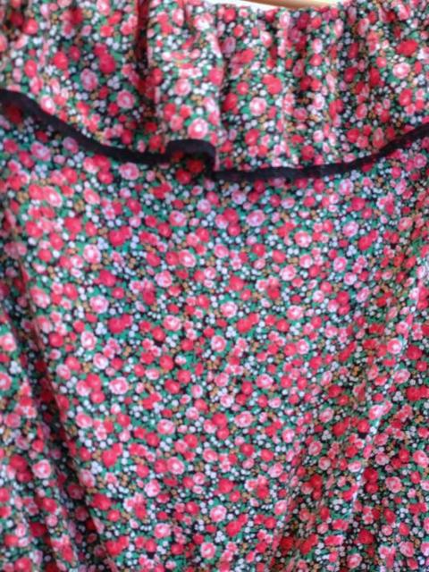 セシルマクビー◆レッド 花柄 フリル サラサラ カットソー ブラウス サイズ9 < ブランド セシルマクビー◆レッド 花柄 フリル サラサラ カットソー ブラウス サイズ9 < ブランドの