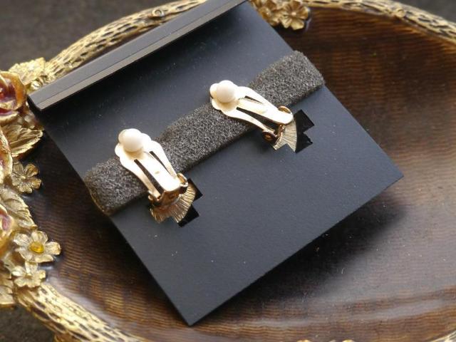 新品 JONES NEW YORK アンティーク調飴色ストーンイヤリング < 女性アクセサリー/時計 新品 JONES NEW YORK アンティーク調飴色ストーンイヤリング < 女性アクセサリー/時計の