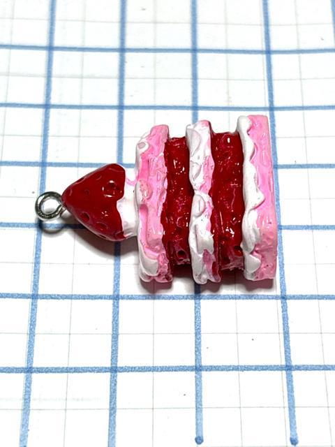 905 ミルフィーユケーキ 苺1個 デザート スイーツ 樹脂チャーム お菓子 アクセサリーパーツ < ペット/手芸/園芸 905 ミルフィーユケーキ 苺1個 デザート スイーツ 樹脂チャーム お菓子 アクセサリーパーツ < ペット/手芸/園芸の