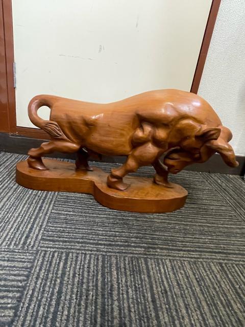大型】木彫り 牛 置物 約53cm 6kg 天然木 オブジェ インテリア 縁起物 < インテリア/ライフ 大型】木彫り 牛 置物 約53cm 6kg 天然木 オブジェ インテリア 縁起物 < インテリア/ライフの