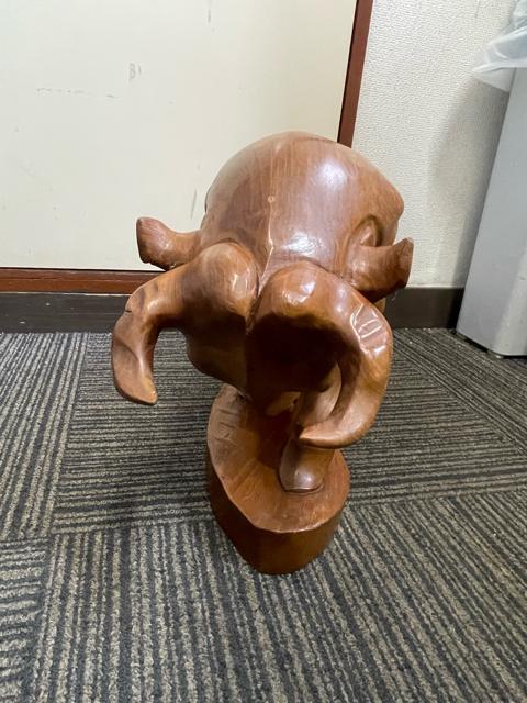 大型】木彫り 牛 置物 約53cm 6kg 天然木 オブジェ インテリア 縁起物 < インテリア/ライフ 大型】木彫り 牛 置物 約53cm 6kg 天然木 オブジェ インテリア 縁起物 < インテリア/ライフの