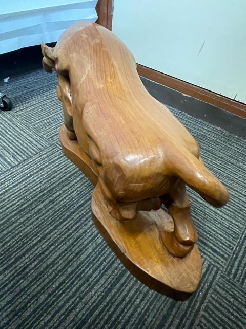 大型】木彫り 牛 置物 約53cm 6kg 天然木 オブジェ インテリア 縁起物 < インテリア/ライフ 大型】木彫り 牛 置物 約53cm 6kg 天然木 オブジェ インテリア 縁起物 < インテリア/ライフの