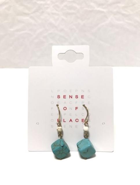 ターコイズキューブ◎ゴールドフックピアス◎新品◎ < 女性アクセサリー/時計 ターコイズキューブ◎ゴールドフックピアス◎新品◎ < 女性アクセサリー/時計の