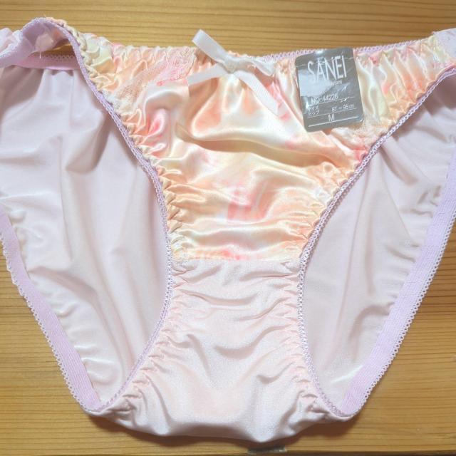 新品衣類 ツルツル花柄 М < 女性ファッション  新品衣類 ツルツル花柄 М  < 女性ファッションの