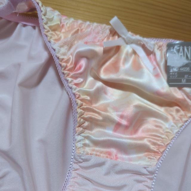新品衣類 ツルツル花柄 М < 女性ファッション  新品衣類 ツルツル花柄 М < 女性ファッションの
