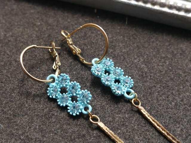 新品 アンティーク調水色ストーンフープピアス < 女性アクセサリー/時計 新品 アンティーク調水色ストーンフープピアス < 女性アクセサリー/時計の