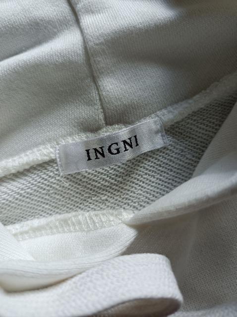 INGNI★流行りな短丈フード付きトレーナー★新品★可愛い★ < 女性ファッション  INGNI★流行りな短丈フード付きトレーナー★新品★可愛い★ < 女性ファッションの