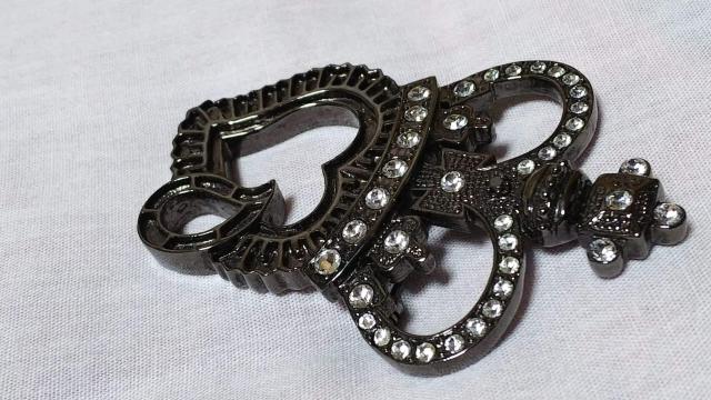 即決 正規 絶版 ナンバーナイン 王冠ハート涙ブローチ ラージ7×4.5cm シャイニーブラック クラウン ジャケット○コートにも < ブランド  即決 正規 絶版 ナンバーナイン 王冠ハート涙ブローチ ラージ7×4.5cm シャイニーブラック クラウン ジャケット○コートにも < ブランドの