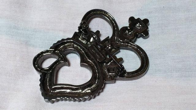 即決 正規 絶版 ナンバーナイン 王冠ハート涙ブローチ ラージ7×4.5cm シャイニーブラック クラウン ジャケット○コートにも < ブランド  即決 正規 絶版 ナンバーナイン 王冠ハート涙ブローチ ラージ7×4.5cm シャイニーブラック クラウン ジャケット○コートにも < ブランドの