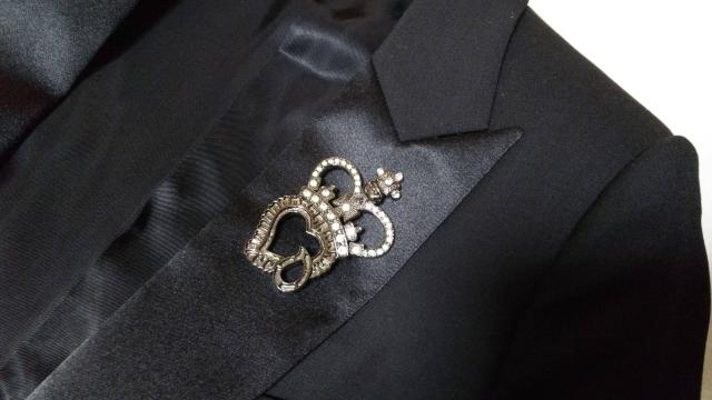 即決 正規 絶版 ナンバーナイン 王冠ハート涙ブローチ ラージ7×4.5cm シャイニーブラック クラウン ジャケット○コートにも < ブランド  即決 正規 絶版 ナンバーナイン 王冠ハート涙ブローチ ラージ7×4.5cm シャイニーブラック クラウン ジャケット○コートにも < ブランドの