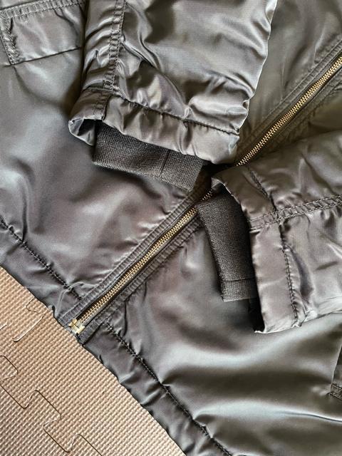 UNIQLO ユニクロ MA-1ブルゾン ブラック L サイズ 男女兼用 ハーフ丈 フライトジャケット 旧タグ 2000年 < ブランド  UNIQLO ユニクロ MA-1ブルゾン ブラック L サイズ 男女兼用 ハーフ丈 フライトジャケット 旧タグ 2000年 < ブランドの