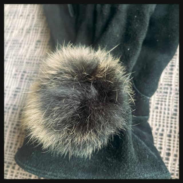 上品♪本革 ラビットファー ポンポン付き スエード レザーグローブ 革手袋 レディース < 女性ファッション  上品♪本革 ラビットファー ポンポン付き スエード レザーグローブ 革手袋 レディース < 女性ファッションの