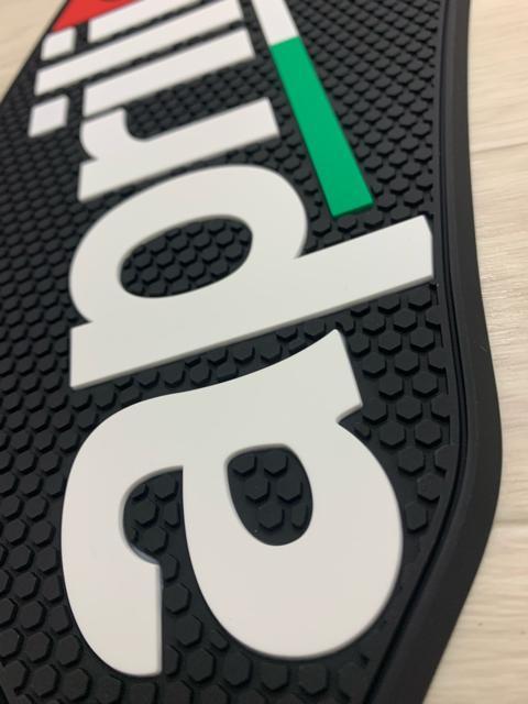 アプリリア RSV4 TUONO1100 10-21年対応 タンクパッド デコ アクセサリー ドレスアップ 滑り止め < 自動車/バイク アプリリア RSV4 TUONO1100 10-21年対応 タンクパッド デコ アクセサリー ドレスアップ 滑り止め < 自動車/バイク