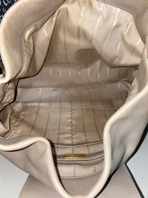 【中古品】 GIORGIO ARMANI レザー ワンショルダーバッグ グレー < ブランド  【中古品】 GIORGIO ARMANI レザー ワンショルダーバッグ グレー < ブランドの
