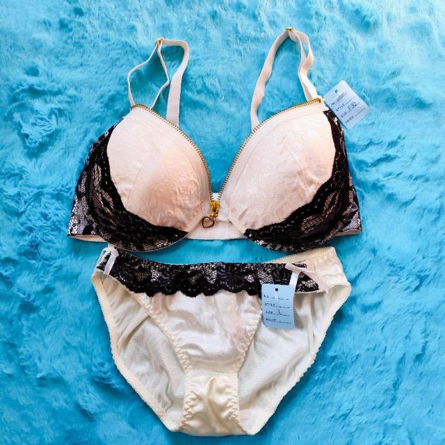 ブラックレースがエロcute。。。F80×L。。ジャガード柄ブラジャー&ショーツセット。。大きいサイズグラマー。。 < 女性ファッション  ブラックレースがエロcute。。。F80×L。。ジャガード柄ブラジャー&ショーツセット。。大きいサイズグラマー。。  < 女性ファッションの