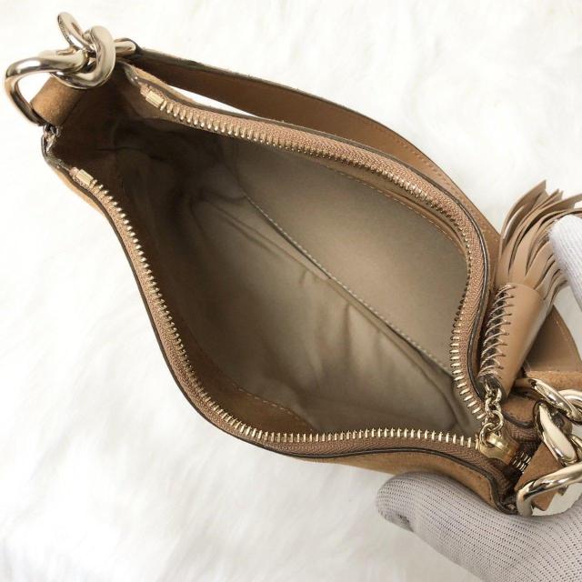 【美品】JIMMY CHOO ジミーチュウ ショルダーバッグ ワンショルダー タッセル スエード エレガント < ブランド 【美品】JIMMY CHOO ジミーチュウ ショルダーバッグ ワンショルダー タッセル スエード エレガント < ブランドの