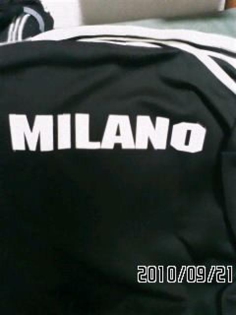 ブラック×ホワイトワンポイント刺繍&ロゴプリント半袖ジャージ < 女性ファッション  ブラック×ホワイトワンポイント刺繍&ロゴプリント半袖ジャージ < 女性ファッションの