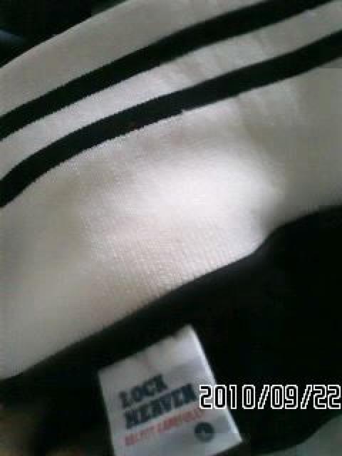 ブラック×ホワイトワンポイント刺繍&ロゴプリント半袖ジャージ < 女性ファッション  ブラック×ホワイトワンポイント刺繍&ロゴプリント半袖ジャージ < 女性ファッションの