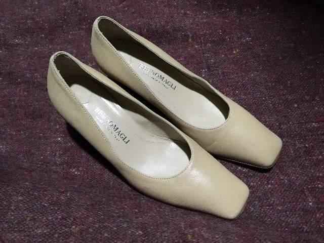 BRUNOMAGLIプルーンパンプス < 女性ファッション  BRUNOMAGLIプルーンパンプス  < 女性ファッションの