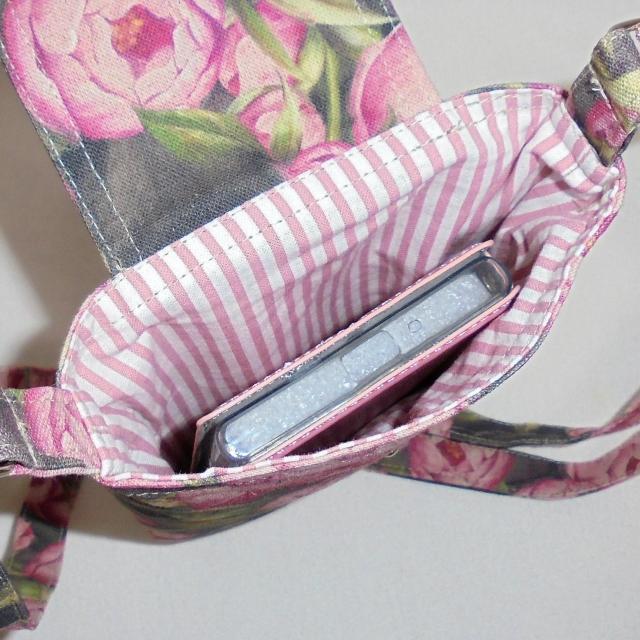 ◆◆美しい牡丹と魅惑の黒猫◆◆スマホポシェット ショルダー ポーチ < 女性ファッション ◆◆美しい牡丹と魅惑の黒猫◆◆スマホポシェット ショルダー ポーチ < 女性ファッションの