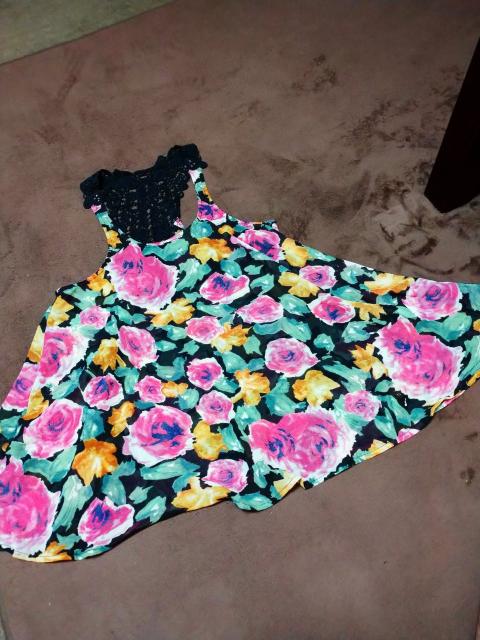 背中クロシェ刺繍水彩画風バラ柄チュニックタグ無し新品 < 女性ファッション  背中クロシェ刺繍水彩画風バラ柄チュニックタグ無し新品  < 女性ファッションの