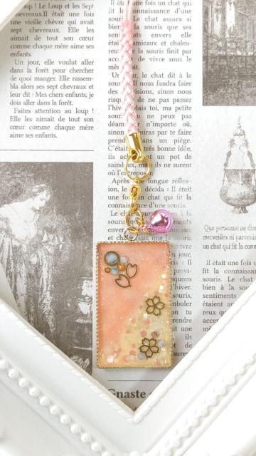 ピンクの桜のスクエア型鈴付き根付けストラップ < 女性ファッション  ピンクの桜のスクエア型鈴付き根付けストラップ < 女性ファッションの
