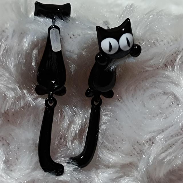 新品★揺れるニャンとも可愛い黒猫のピアス < 女性アクセサリー/時計  新品★揺れるニャンとも可愛い黒猫のピアス < 女性アクセサリー/時計の