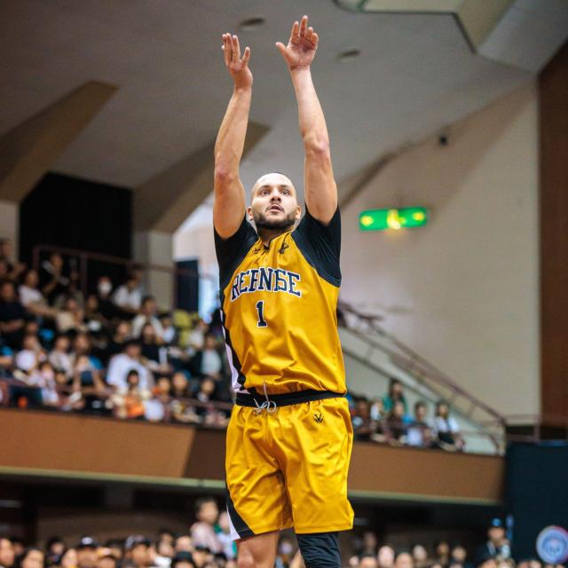 #1 ナイム・ラバイ選手 10周年記念ユニフォーム(直筆サイン入り)※上下セット < レジャー/スポーツ #1 ナイム・ラバイ選手 10周年記念ユニフォーム(直筆サイン入り)※上下セット < レジャー/スポーツの