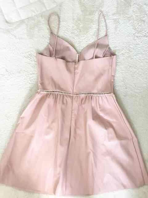 ダスティーピンクスモーキーレザー調ZARAフレアドレスワンピース < ブランド ダスティーピンクスモーキーレザー調ZARAフレアドレスワンピース < ブランドの