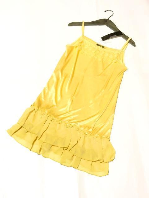 新品〈ロングキャミソール〉 スリップ ワンピース イエロー胸元レース(膝上Mサイズ)未開封タグ付き < 女性ファッション  新品〈ロングキャミソール〉 スリップ ワンピース イエロー胸元レース(膝上Mサイズ)未開封タグ付き  < 女性ファッションの