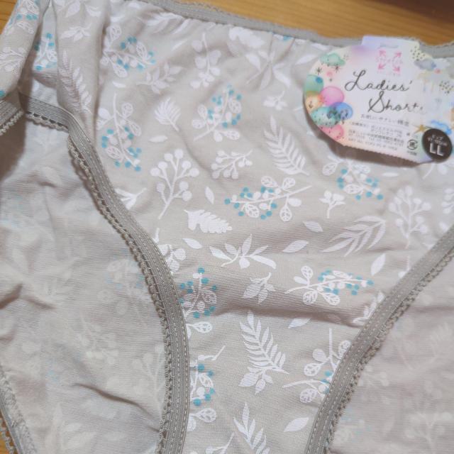 新品衣類 グレーの花柄 LL < 女性ファッション  新品衣類 グレーの花柄 LL < 女性ファッションの