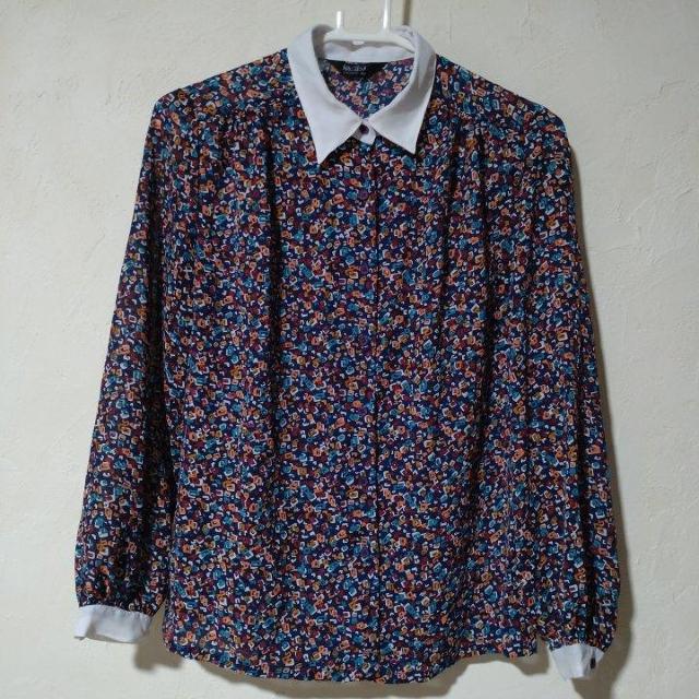 風の恋人 昭和レトロ 白襟柄長袖ブラウス < 女性ファッション 風の恋人 昭和レトロ 白襟柄長袖ブラウス < 女性ファッションの