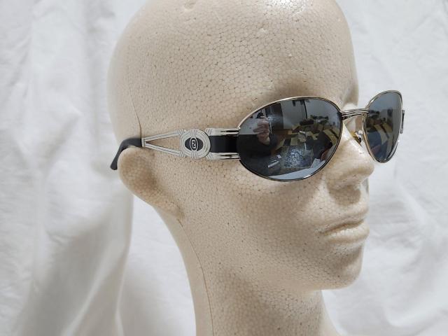 正規 フェンディ クラシックラグジュアリー ロゴ メタルクロス オープンフレームサングラス 黒 シャイニーシルバー ミラーレンズ < ブランド  正規 フェンディ クラシックラグジュアリー ロゴ メタルクロス オープンフレームサングラス 黒 シャイニーシルバー ミラーレンズ < ブランドの