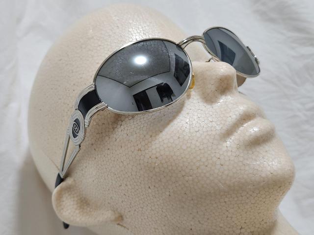 正規 フェンディ クラシックラグジュアリー ロゴ メタルクロス オープンフレームサングラス 黒 シャイニーシルバー ミラーレンズ < ブランド  正規 フェンディ クラシックラグジュアリー ロゴ メタルクロス オープンフレームサングラス 黒 シャイニーシルバー ミラーレンズ < ブランドの