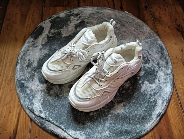 新品 23cm レディース スニーカー ホワイト シューズ 靴 ローカット < 女性ファッション  新品 23cm レディース スニーカー ホワイト シューズ 靴 ローカット  < 女性ファッションの