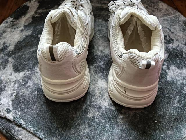 新品 23cm レディース スニーカー ホワイト シューズ 靴 ローカット < 女性ファッション  新品 23cm レディース スニーカー ホワイト シューズ 靴 ローカット < 女性ファッションの